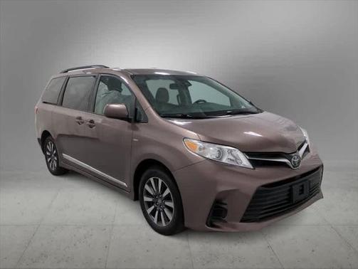 2018 Toyota Sienna LE