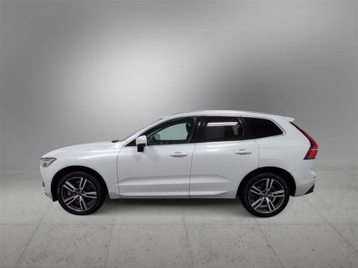 2020 Volvo XC60 T6 Momentum