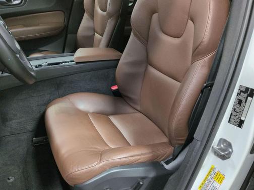 2020 Volvo XC60 T6 Momentum