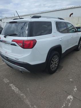 Summit White 2018 GMC Acadia SLE-2
