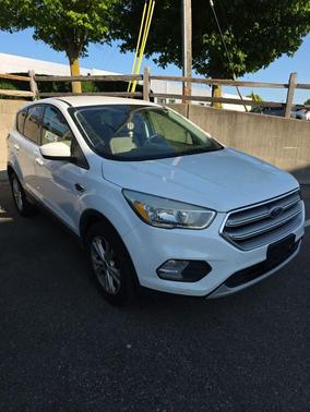 OXFORD WHITE 2017 Ford Escape SE