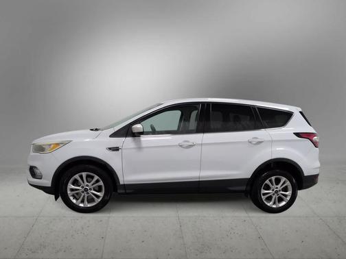 OXFORD WHITE 2017 Ford Escape SE