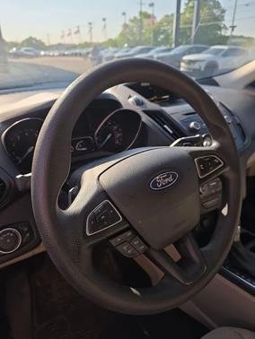 OXFORD WHITE 2017 Ford Escape SE