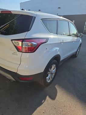 OXFORD WHITE 2017 Ford Escape SE