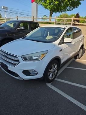 OXFORD WHITE 2017 Ford Escape SE