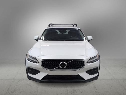2021 Volvo V60 Cross Country T5