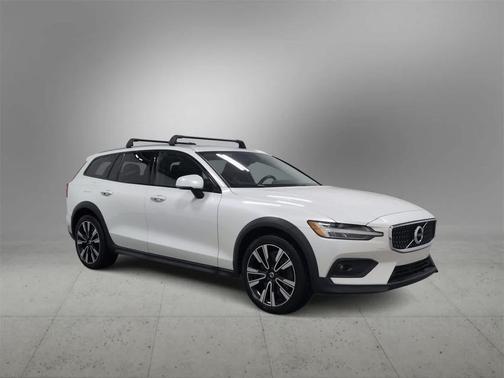 2021 Volvo V60 Cross Country T5