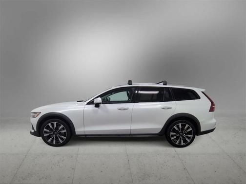 2021 Volvo V60 Cross Country T5