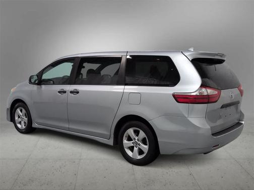 2019 Toyota Sienna SE