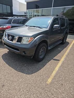 2005 Nissan Pathfinder SE