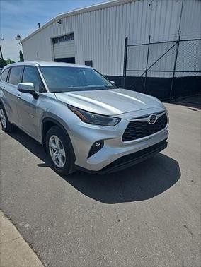 2022 Toyota Highlander LE