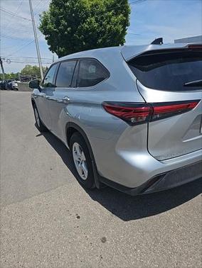 2022 Toyota Highlander LE