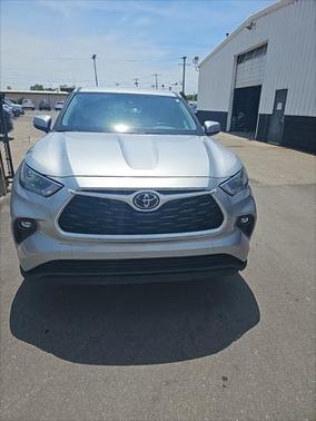 2022 Toyota Highlander LE