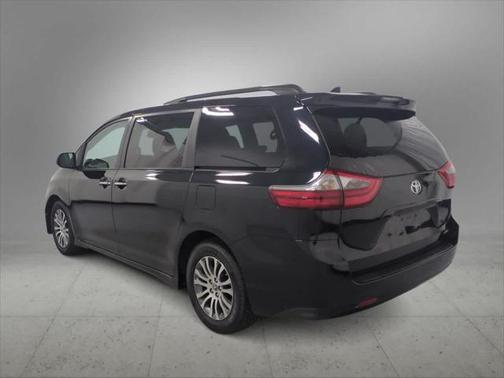 2020 Toyota Sienna XLE Premium
