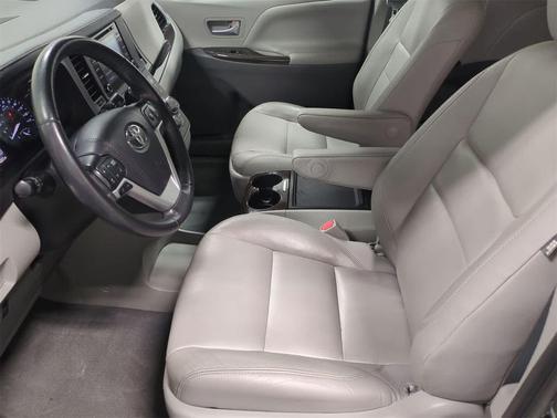 2020 Toyota Sienna XLE Premium