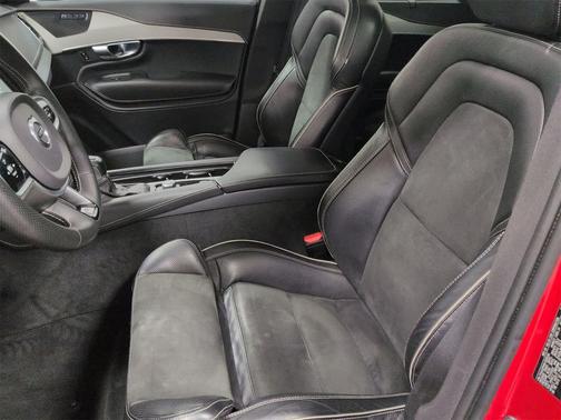 2019 Volvo XC90 T6 R-Design