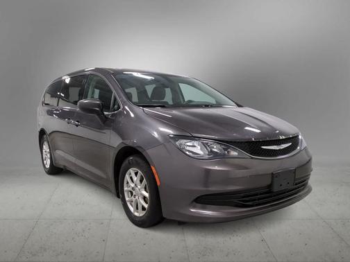 Gray 2017 Chrysler Pacifica LX