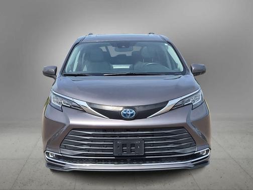 Predawn Gray Mica 2021 Toyota Sienna XLE 8 Passenger