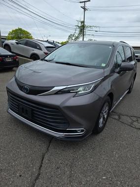 Predawn Gray Mica 2021 Toyota Sienna XLE 8 Passenger