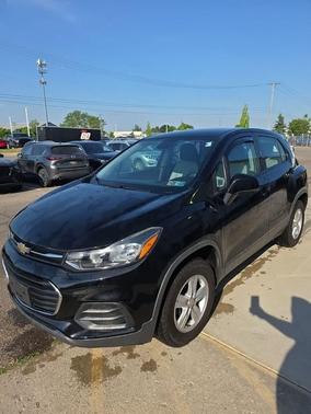 Mosaic Black Metallic 2017 Chevrolet Trax LS