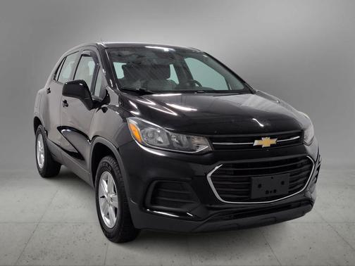 Mosaic Black Metallic 2017 Chevrolet Trax LS