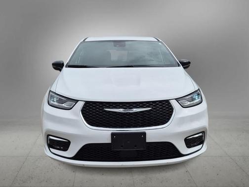 Bright White Clearcoat 2025 Chrysler Pacifica L