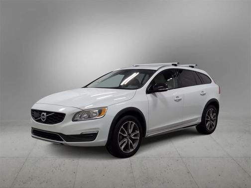 2017 Volvo V60 Cross Country T5