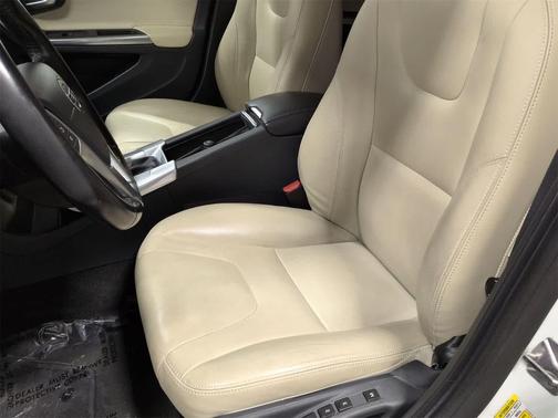 2017 Volvo V60 Cross Country T5