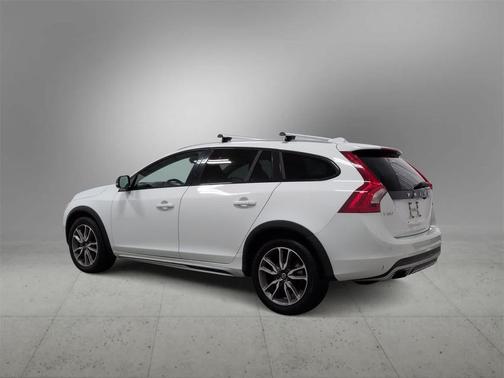 2017 Volvo V60 Cross Country T5