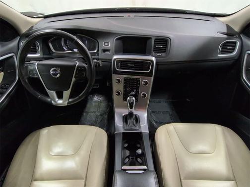 2017 Volvo V60 Cross Country T5