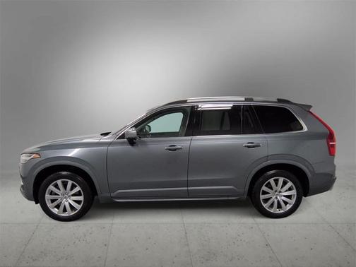 2017 Volvo XC90 T6 Momentum