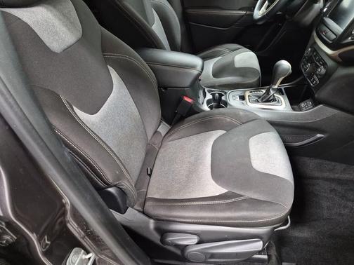 Granite Crystal Metallic Clearcoat 2014 Jeep Cherokee Latitude