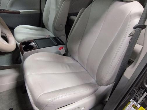 2014 Toyota Sienna XLE