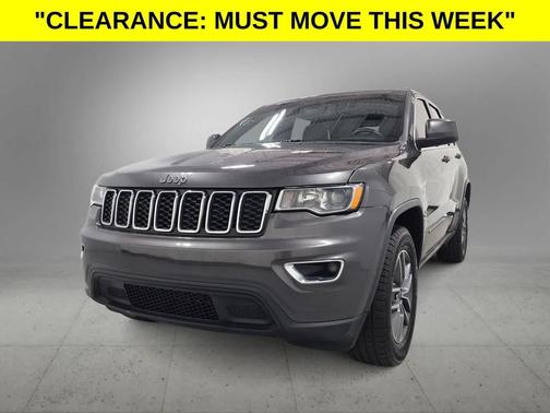 Granite Crystal Metallic Clearcoat 2019 Jeep Grand Cherokee Laredo