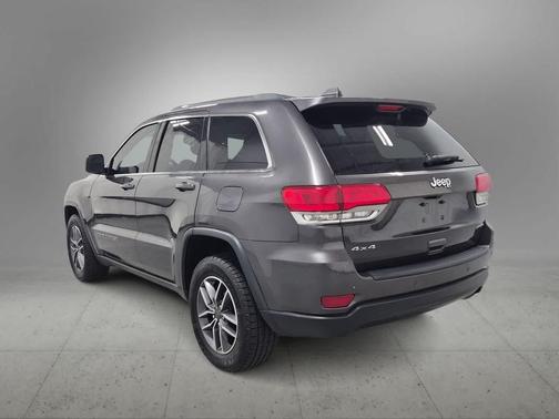 Granite Crystal Metallic Clearcoat 2019 Jeep Grand Cherokee Laredo