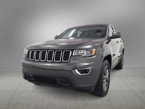 Granite Crystal Metallic Clearcoat 2019 Jeep Grand Cherokee Laredo