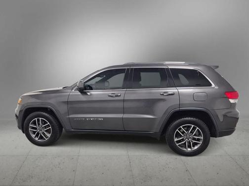 Granite Crystal Metallic Clearcoat 2019 Jeep Grand Cherokee Laredo