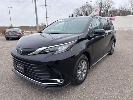 2024 Toyota Sienna XLE