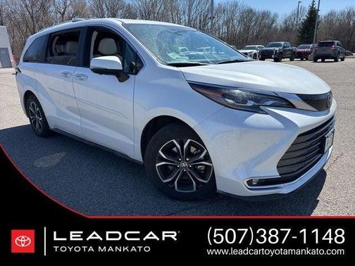 2025 Toyota Sienna Platinum