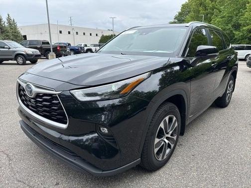 2023 Toyota Highlander Hybrid XLE