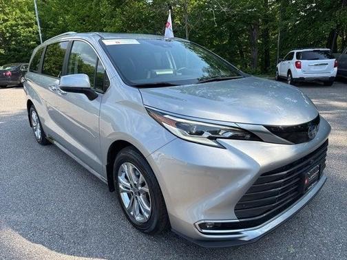 2022 Toyota Sienna Platinum 7 Passenger