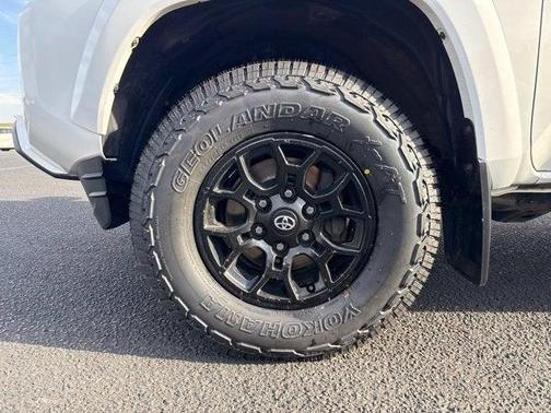 White 2022 Toyota Tacoma SR5