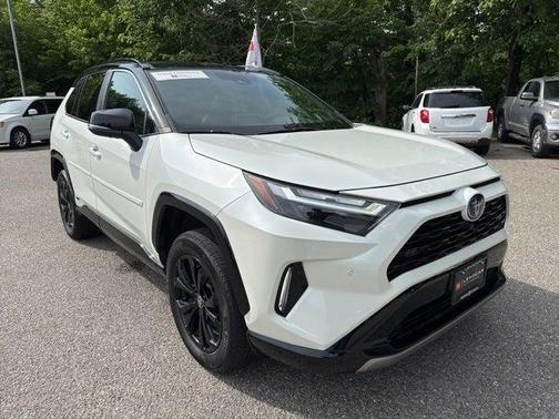 2022 Toyota RAV4 Hybrid SE
