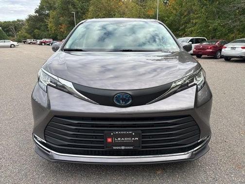 2021 Toyota Sienna XLE 7 Passenger