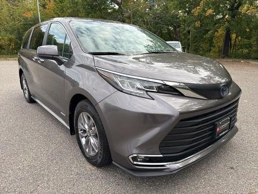 2021 Toyota Sienna XLE 7 Passenger