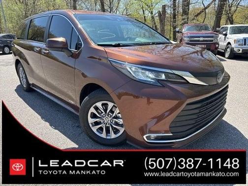 2021 Toyota Sienna XLE 8 Passenger