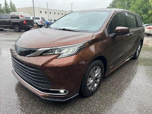 2021 Toyota Sienna XLE 8 Passenger