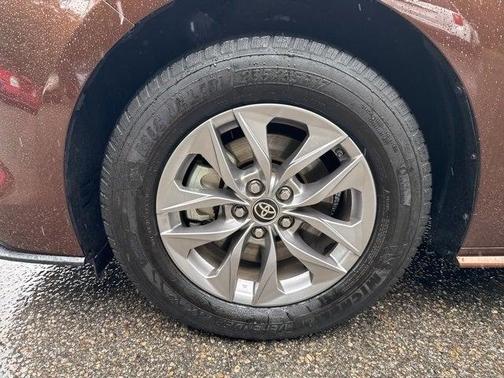 2021 Toyota Sienna XLE 8 Passenger