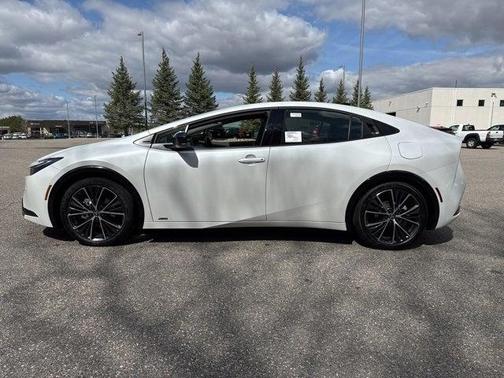 2025 Toyota Prius XLE