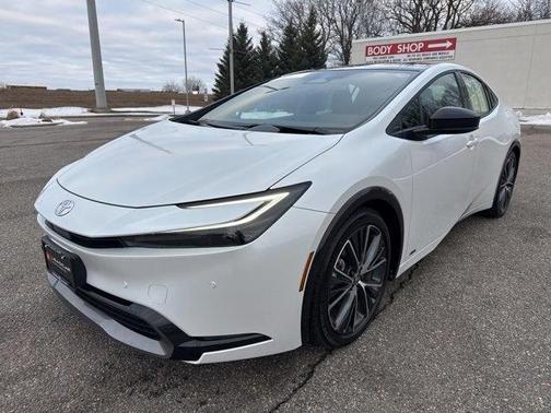 2025 Toyota Prius XLE